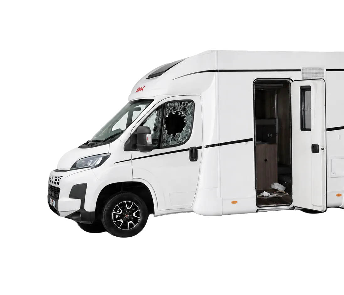 Photo d’un camping-car avec portes ouvertes. Les traces d’effraction représentées ont été ajoutées par intelligence artificielle.