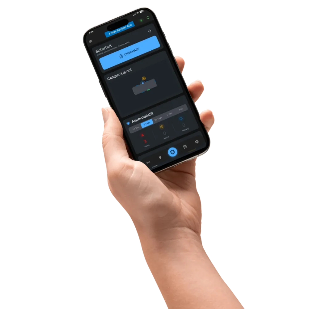 Main tenant un smartphone avec l’écran de sécurité CamperGuard